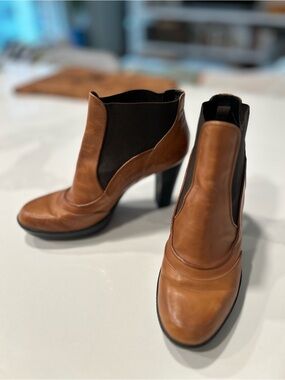 Tod's Women’s Tan Leather Boots